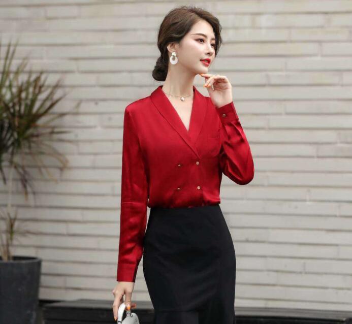 南(nán)京職業(yè)裝定做(zuò)公司為(wèi)個(gè)人(rén)和(hé)團體(tǐ)定制(zhì)不(bù)同套裝