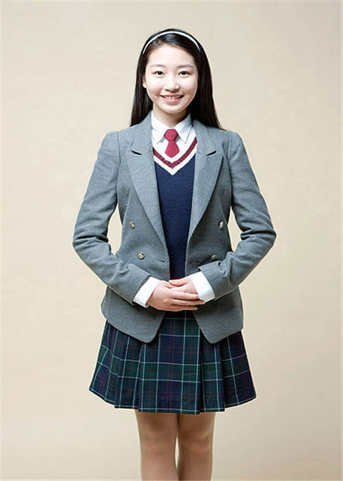 新款女(nǚ)生(shēng)校(xiào)服