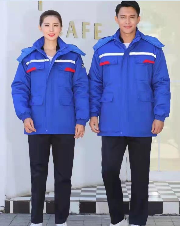 南(nán)京工(gōng)作(zuò)服定做(zuò)企業(yè)為(wèi)外(wài)資工(gōng)廠(chǎng)定做(zuò)冬款加厚工(gōng)作(zuò)服(圖1)