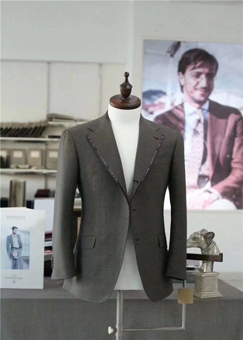 西(xī)服定做(zuò)